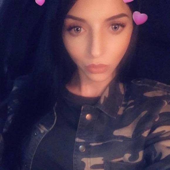 Profile Picture of Christen Colagiovanni (@christenc1992) on Poshmark