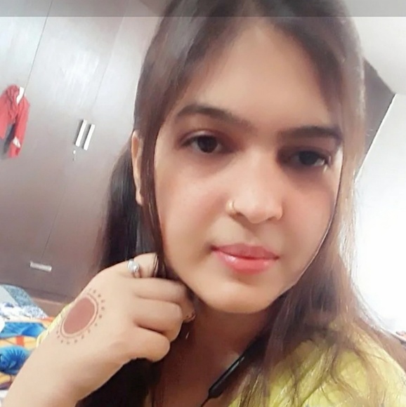 Profile Picture of Pallavi Pathak (@pallavi123323) on Poshmark