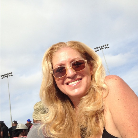 Profile Picture of Kathryn Icenhower (@kicenhower) on Poshmark