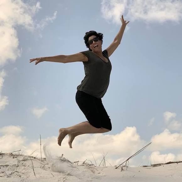 Profile Picture of Erin Quinn (@eeequinn) on Poshmark