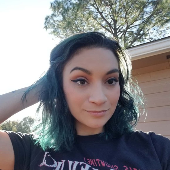 Profile Picture of Alexa Guerra (@axela94) on Poshmark