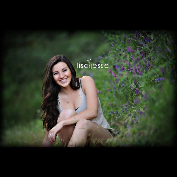 Profile Picture of Hannah Tollette (@hctollette) on Poshmark