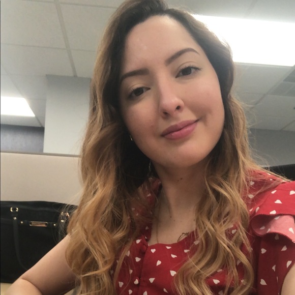 Profile Picture of Ari Gaeng (@arigaeng) on Poshmark