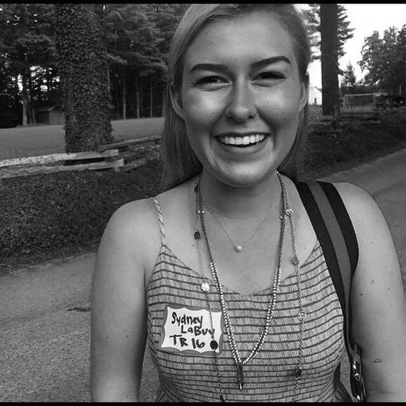 Profile Picture of Sydney Labuy (@sydlabuy) on Poshmark