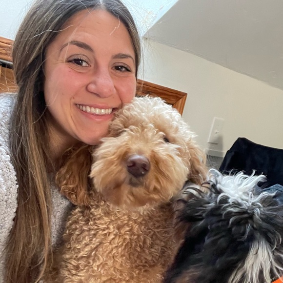 Profile Picture of Jessi Adamchek (@jessi9289) on Poshmark