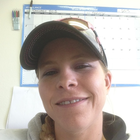 Profile Picture of Rebecca Schneider (@mama3x) on Poshmark