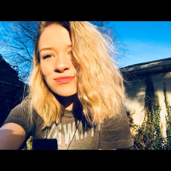 Profile Picture of Finley Millet (@finnychick5) on Poshmark