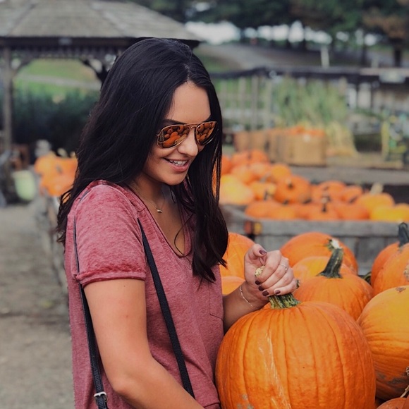 Profile Picture of Stefanie Herbert (@sherbert1024) on Poshmark