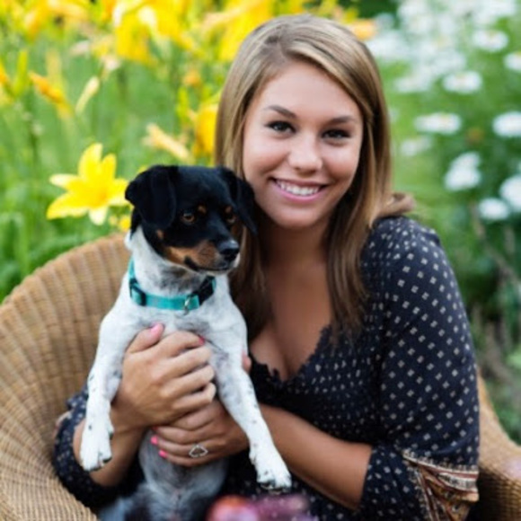Profile Picture of Taylor Giefer (@taylorgiefer) on Poshmark