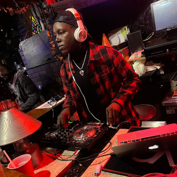 Profile Picture of Cam Sutton (@camsut3) on Poshmark