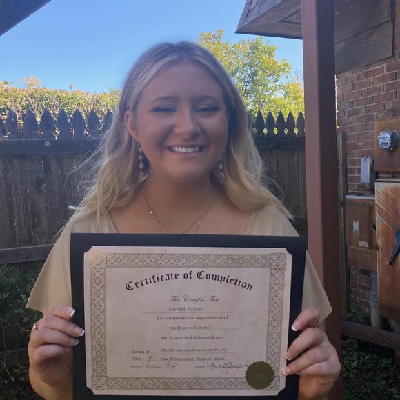 Profile Picture of Kendall Ackles (@kendallackles) on Poshmark