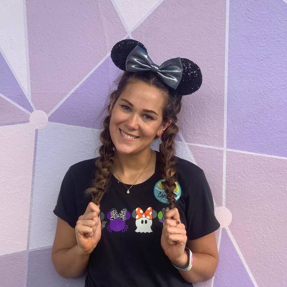 Carlie Ericson - Poshmark Profile Picture of Carlie Ericson (@carliesparkles) on Poshmark