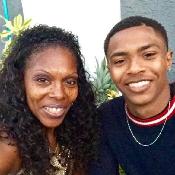 Profile Picture of Cheryl Lowe (@lowesassy) on Poshmark