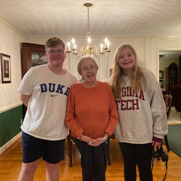 Profile Picture of Brandy Barrow (@brandybarrow) on Poshmark