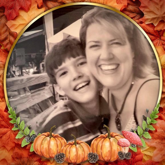 Profile Picture of Susan Palmer (@suezipper) on Poshmark