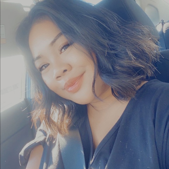 Profile Picture of Roseline Peneku (@rpeneku) on Poshmark