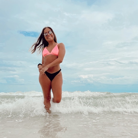 Profile Picture of Emily Wampler (@emilywampler91) on Poshmark