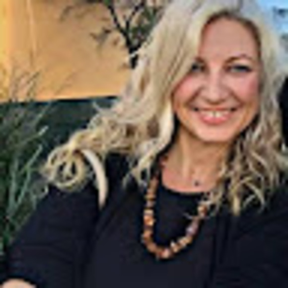 Profile Picture of Sarah Sticka (@sarahsticka05) on Poshmark
