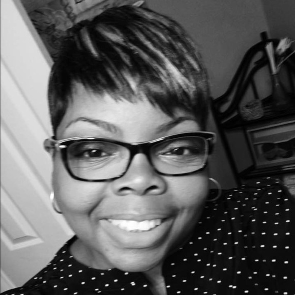 Profile Picture of Tonya Burks (@misstyb3) on Poshmark