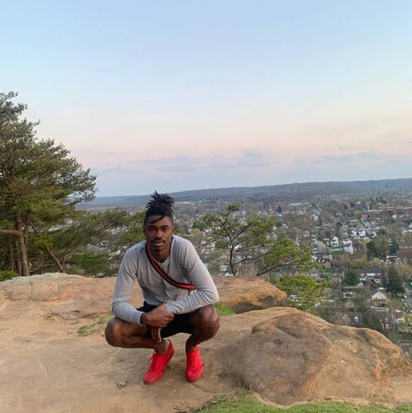 Profile Picture of Gabilondo Knowlden (@gabilondo) on Poshmark