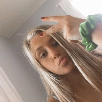 Profile Picture of Erin Decker (@ErinnDeckerr) on Twitter