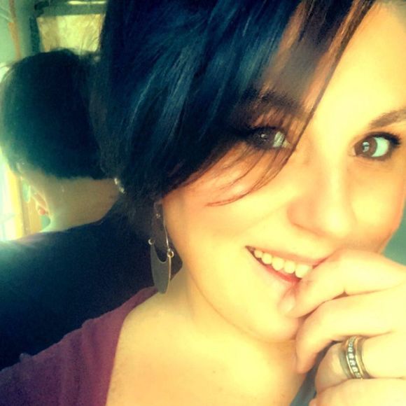 Profile Picture of April Thompson (@lirpa515) on Poshmark