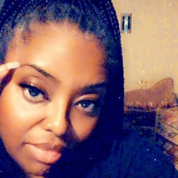 Profile Picture of Kimberly Townsend (@summaged) on Poshmark