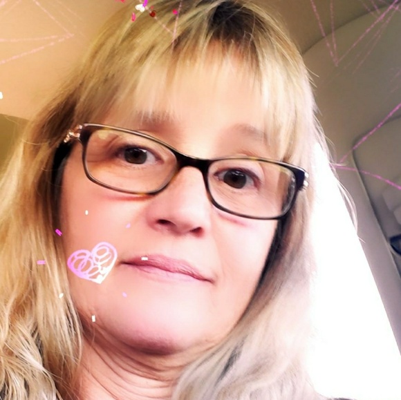 Profile Picture of Kimberly Baldrick (@kbaldrick) on Poshmark