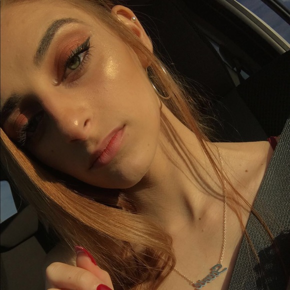 Profile Picture of Zyna Salameh (@zynasalameh) on Poshmark