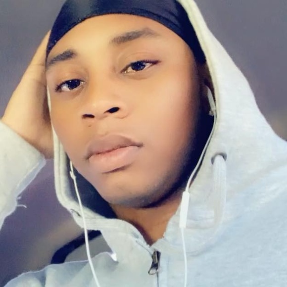 Profile Picture of Joshua Bell (@belljoshua4567) on Poshmark