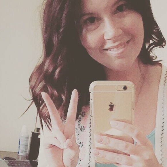 Profile Picture of Lisa Barlog (@lisabar1986) on Poshmark