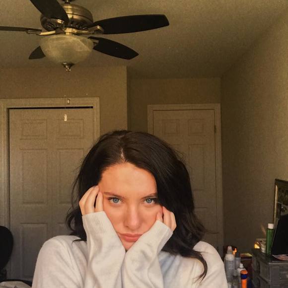 Profile Picture of Brianne Demore (@briannedemore) on Poshmark