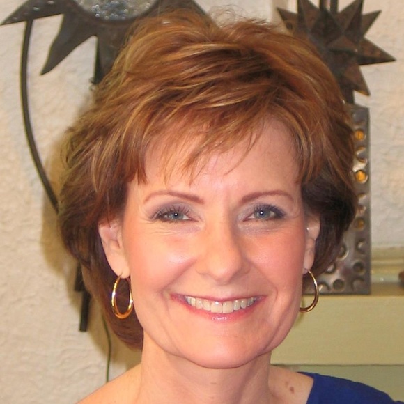 Profile Picture of Laura Michael (@fashionflavors7) on Poshmark