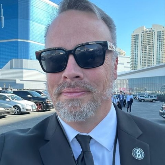 Profile Picture of Kevin Martens (@kevinmartens576) on Poshmark