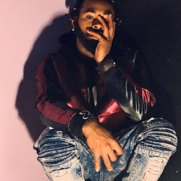 Profile Picture of 2 Honest (@honestyk27) on Poshmark