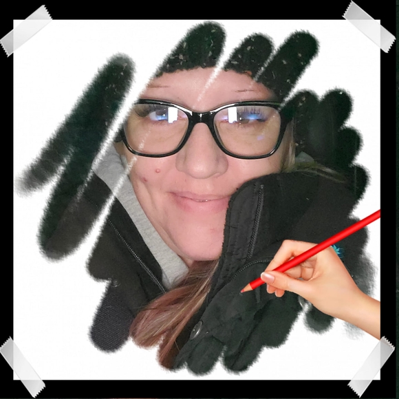 Profile Picture of Melanie Frigaard (@melaniefrigaard) on Poshmark