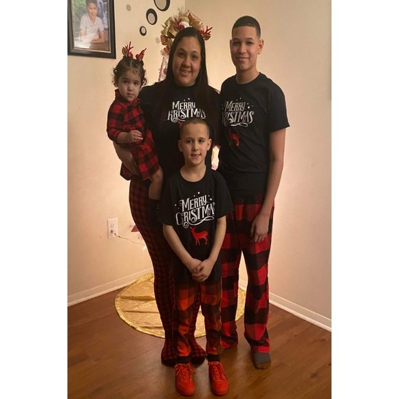 Profile Picture of Alejandra Ruperto (@alejaguelo) on Poshmark