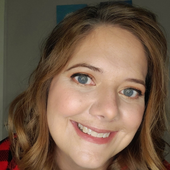 Profile Picture of Vicky Campbell (@vcampbell1219) on Poshmark