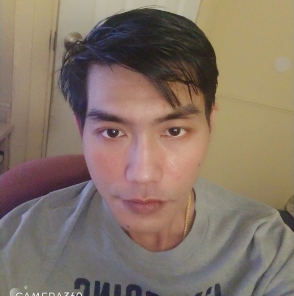 Profile Picture of Eddy Eddy (@e_eddy) on Poshmark