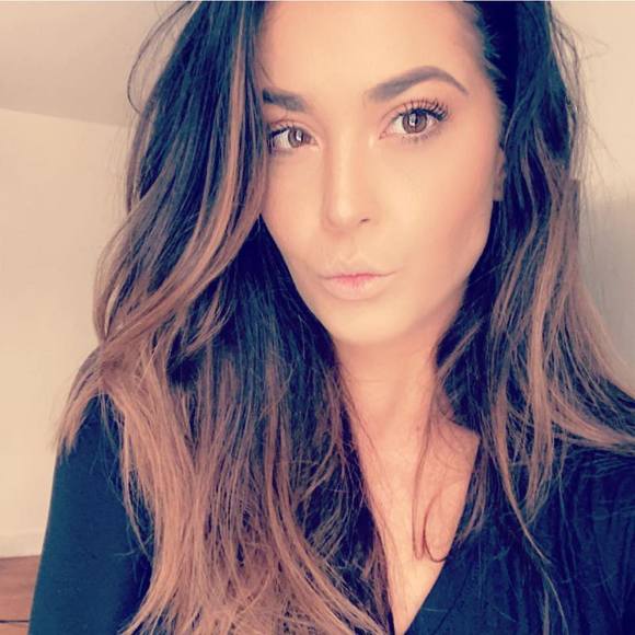 Profile Picture of Jenna Constantinovich (@jenna_con) on Poshmark