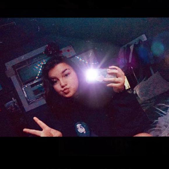 Profile Picture of Johnna Keaton (@johnnakeaton) on Poshmark