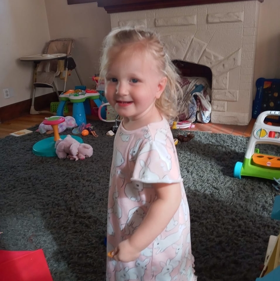 Nancy Sunday - Poshmark Profile Picture of Nancy Sunday (@sunday331) on Poshmark