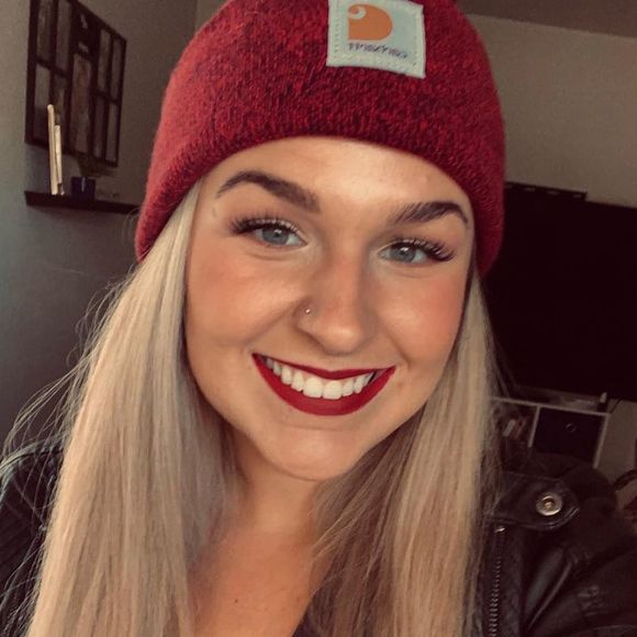 Amanda Rene - Poshmark Profile Picture of Amanda Rene (@amandarene355) on Poshmark