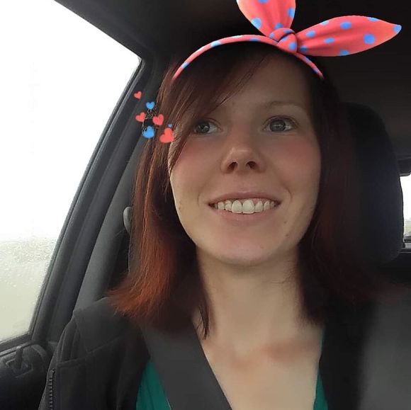 Profile Picture of Erica Voshell (@mackngwen) on Poshmark