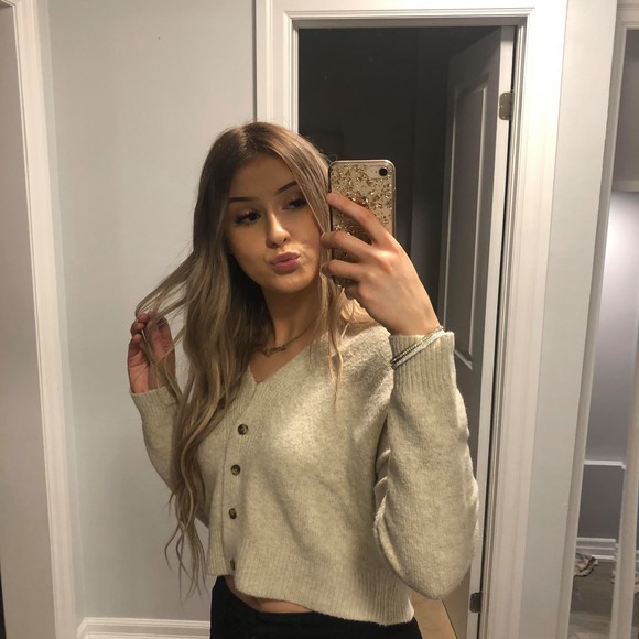 Olivia Sztaba - Poshmark Profile Picture of Olivia Sztaba (@oliviasztaba) on Poshmark