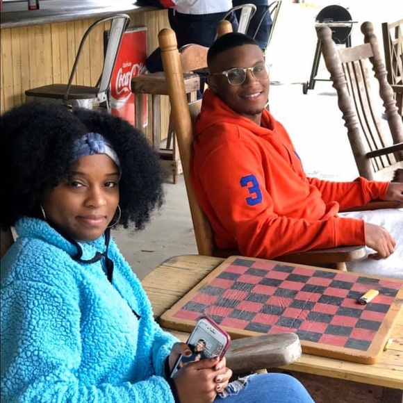 Alexzia Lampkin - Poshmark Profile Picture of Alexzia Lampkin (@alexziap) on Poshmark