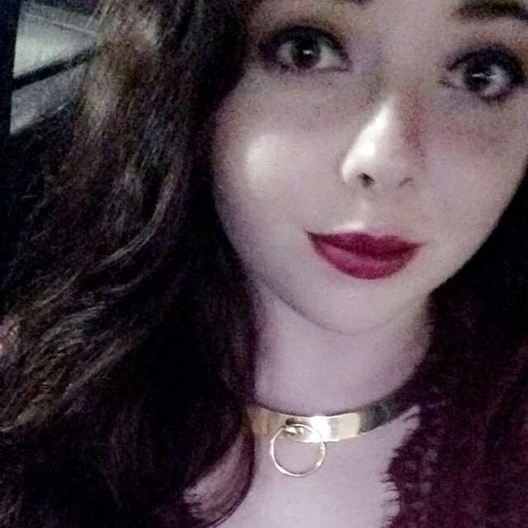 Profile Picture of Stephanie Gammon (@stephanieraye17) on Poshmark