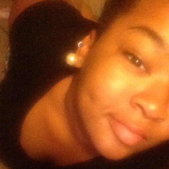 Profile Picture of Cesiley Davis (@3_dimples) on Poshmark