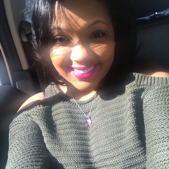 Profile Picture of Dominique Horton (@dhortongregory) on Poshmark