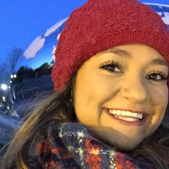 Profile Picture of Heather Hatfield (@heathbar97) on Poshmark